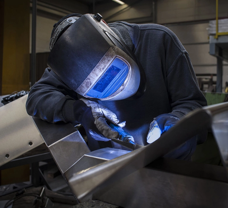 This image has an empty alt attribute; its file name is team-lite-4.webp